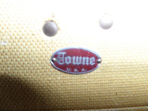 VINTAGE TOWNE WARDROBE SUITCASE WITH KEY AND PERIOD CLOTHES
