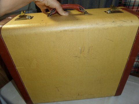 VINTAGE TOWNE WARDROBE SUITCASE WITH KEY AND PERIOD CLOTHES