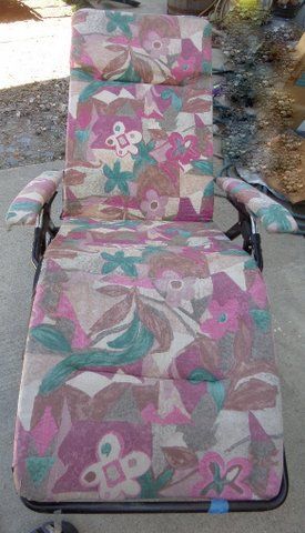 RECLINING PATIO LOUNGE CHAIR WITH CUSHION