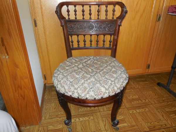 BEAUTIFUL 1930'S CHIPPENDALE CHAIR