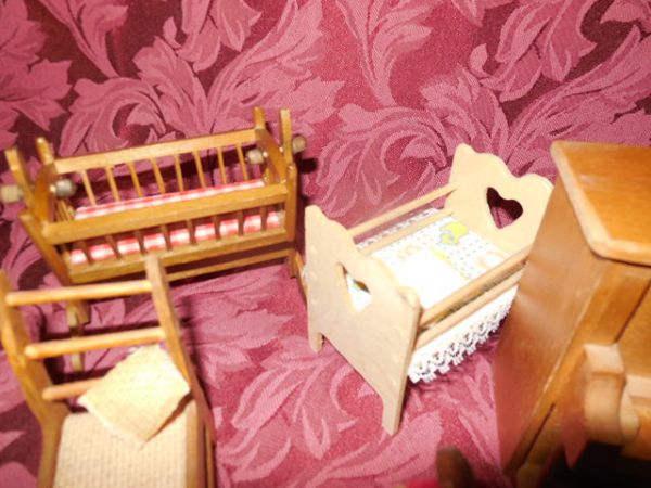 DOLL HOUSE FURNITURE
