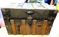 GREAT LOOKING STEAMER TRUNK WITH DECORATIVE ACCENTS