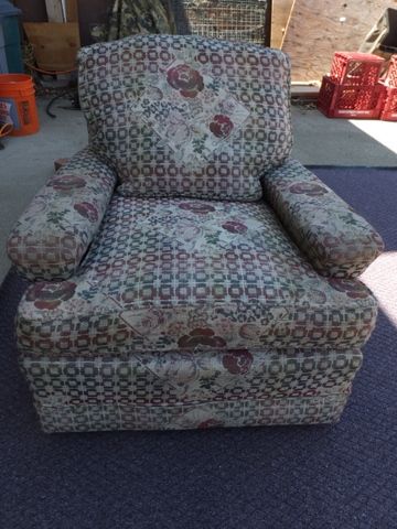 VINTAGE COMFY OVERSTUFFED CHAIR