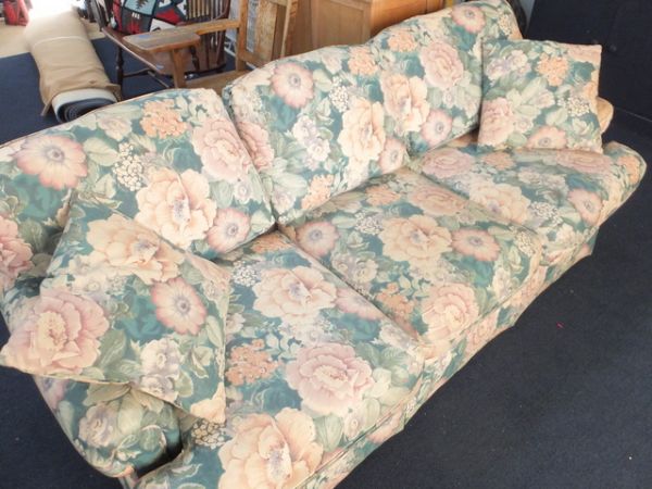 FLORAL SOFA WITH QUEEN SIZE SLEEPER AND A SECRET