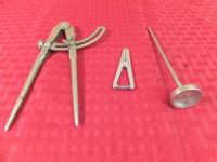 VINTAGE STAINLESS STEAL COMPASS, TEL TRU THERMOMETER & WIRE CLAMP