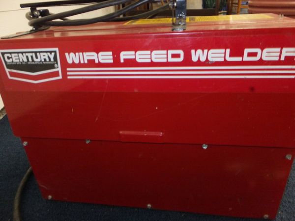 CENTURY WIRE FEED WELDER 85AMPS 120 VOLTS