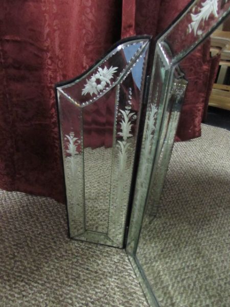 LADIES TABLE-TOP TRIFOLD ETCHED GLASS MIRROR