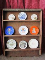 ANTIQUE ALL WOOD WALL CURIO WITH NINE VINTAGE PLATES