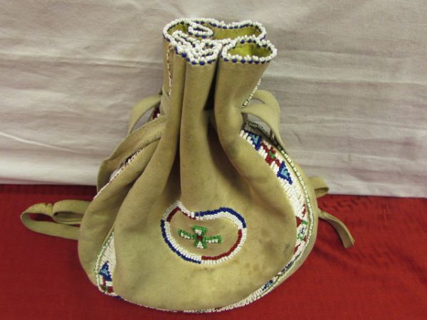 VINTAGE NATIVE AMERICAN BEADED SUEDE DRAWSTRING POUCH