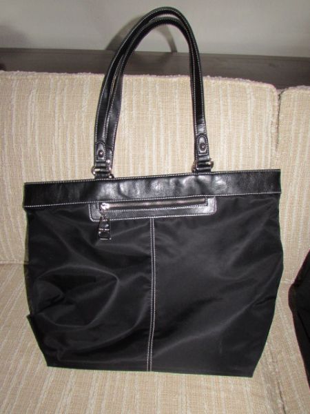 10 TOTES GREAT FOR SHOPPING, TRAVEL OR ? INCLUDES NINE WEST BAG 