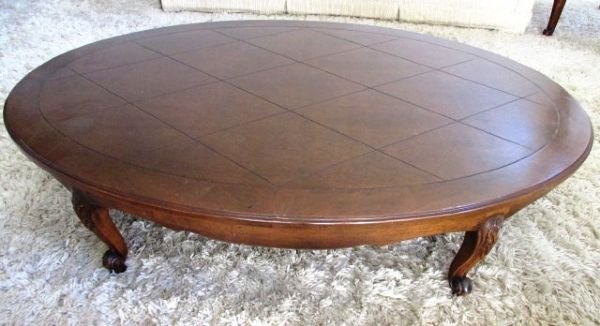 GORGEOUS HIGH QUALITY OVAL  WOOD COFFEE TABLE WITH CARVED LEGS