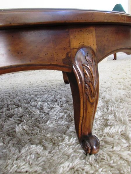 GORGEOUS HIGH QUALITY OVAL  WOOD COFFEE TABLE WITH CARVED LEGS