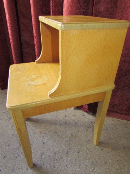 MID CENTURY MODERN STEP END TABLE/NIGHT STAND 