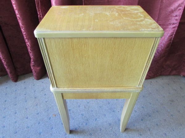 MID CENTURY MODERN STEP END TABLE/NIGHT STAND 