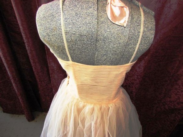 PERFECT FOR PROM, A  WEDDING OR ? ? ? AN ELEGANT VINTAGE GOWN & MATCHING NECKLACE