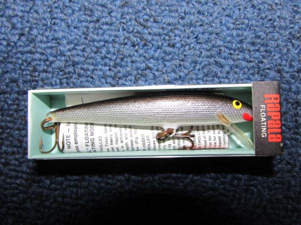 FISHING VEST CREEL FILLET KNIFE & LURES 