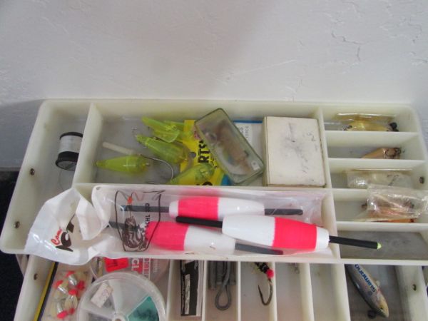 VINTAGE OLD PAL TACKLE BOX WITH LOTS OF FISHING SUPPLIES