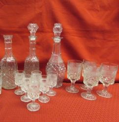 ELEGANT VINTAGE WEXFORD PRESSED GLASS - 3 DECANTERS, WINE & CORDIAL GLASSES & MORE