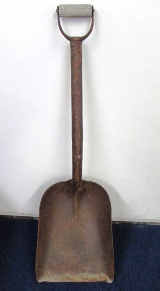 LARGE SCOOP COAL SHOVEL IN WORKING VINTAGE CONDITION