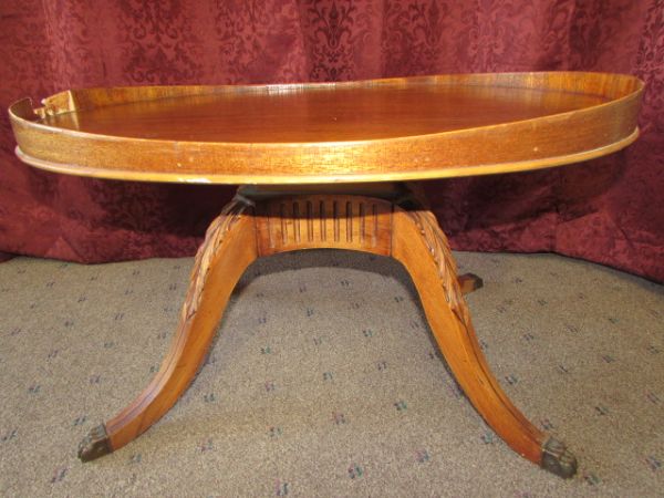 ELEGANT ANTIQUE END TABLE WITH CARVED LEGS & CAPPED LION PAW FEET 