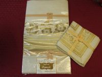 NEVER USED VINTAGE IMPORTED DAMASK TABLE CLOTH & NAPKINS - WILD ROSE