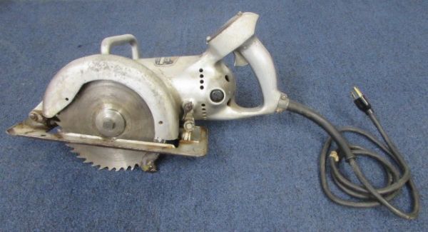 BLACK AND DECKER 7 WORM DRIVE SAW