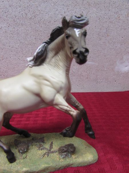 BREYER MODEL HORSE, BREEDS OF THE WORLD,  MUSTANG
