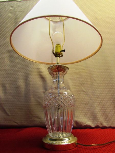 ELEGANT CUT CRYSTAL TABLE LAMP