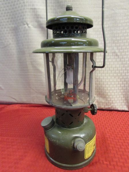 VINTAGE 1956 MILITARY ISSUE COLEMAN LANTERN WITH EXTRA PARTS COMPARTMENT