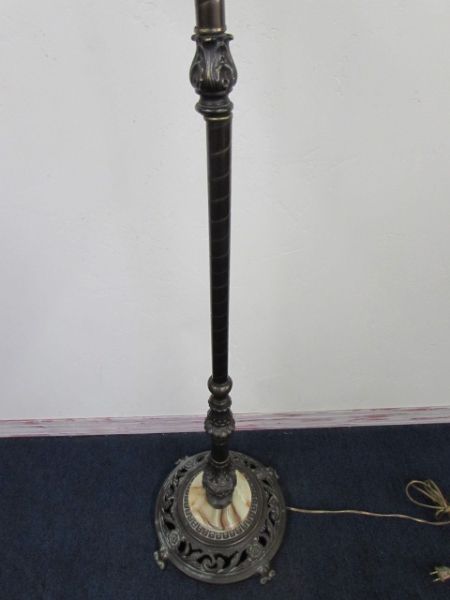 ELEGANT VINTAGE FLOOR LAMP WITH GORGEOUS AMBER GLASS SHADE