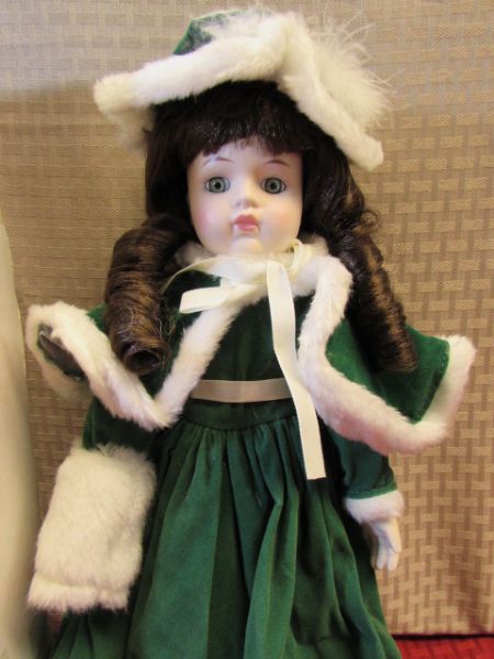PRETTY CHRISTMAS AROUND THE WORLD COLLECTIBLE PORCELAIN DOLL 
