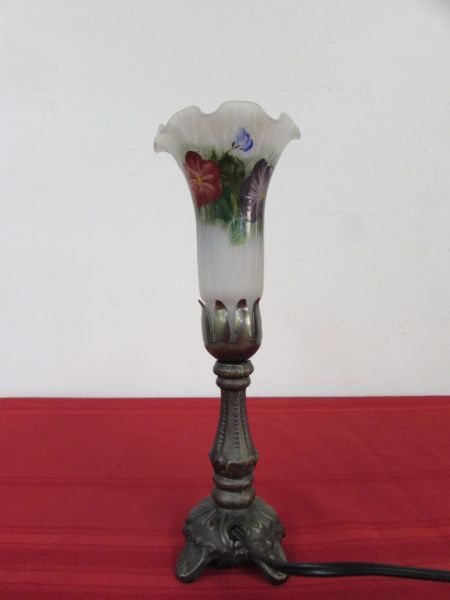 GOOD QUALITY BEAUTIFUL HAND PAINTED TIFFANY LILY STYLE TABLE LAMP