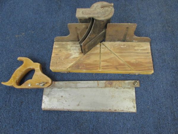 VINTAGE CARPENTERS CADDY WITH VARIOUS TOOLS & NAILS