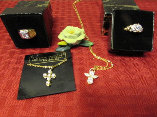 HIS & HER RINGS, NECKLACES & A PORCELAIN ROSE