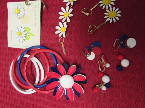 EVERYTHING'S COMING UP DAISY'S PINS, EARRINGS, RING & BRACELET