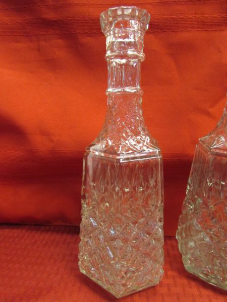 ELEGANT VINTAGE WEXFORD PRESSED GLASS - 3 DECANTERS, WINE & CORDIAL GLASSES & MORE