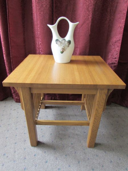 HIGH QUALITY SOLID OAK MISSION STYLE TABLE & NATIVE AMERICAN POTTERY WEDDING VASE