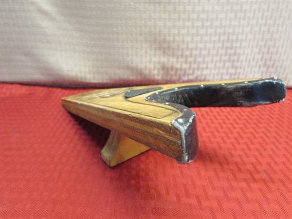 LOOK MA, NO HANDS!  VINTAGE LEE RIDERS WESTERN JEANS BOOT REMOVER 