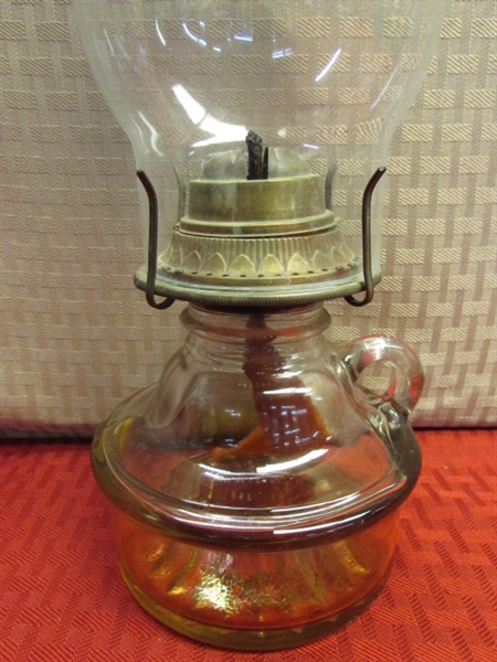LOVELY ANTIQUE GLASS P&A CO. OIL LAMP WITH FINGER HOOK 