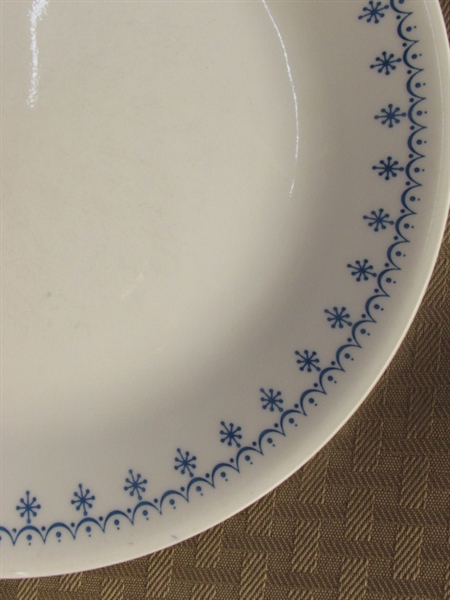 PRETTY CORELLE LIVING WARE BY CORNING PLATES & BOWLS IN DISCONTINUED SNOWFLAKE PATTERN