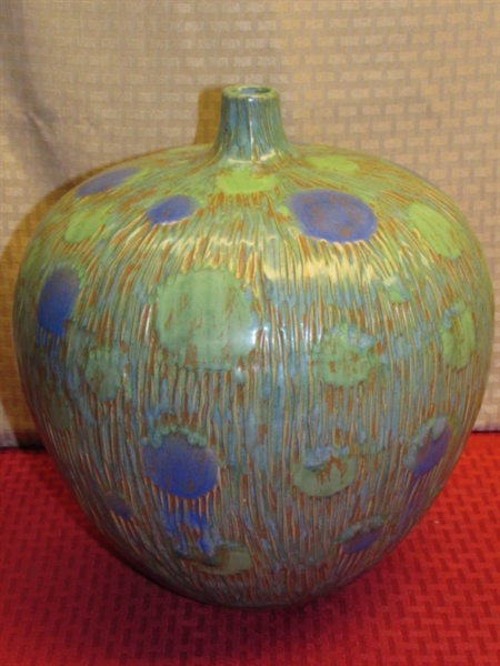 LARGE, EYE CATCHING POTTERY VASE IN BEAUTIFUL BLUES & GREENS