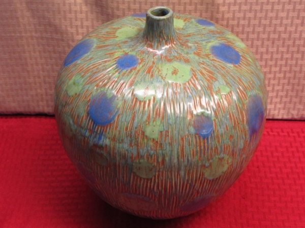 LARGE, EYE CATCHING POTTERY VASE IN BEAUTIFUL BLUES & GREENS