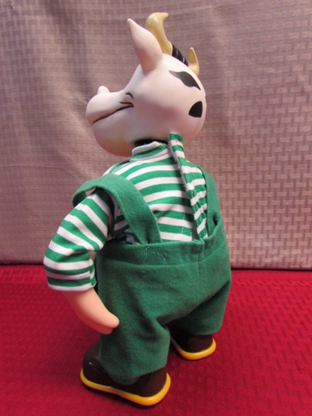 TOO CUTE!  MUSICAL BULL IN GREEN OVERALLS, PLAYS THE MEXICAN HAT DANCE!