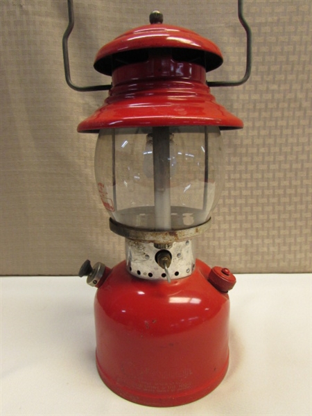 THE SUNSHINE OF THE NIGHT!  COLEMAN MODEL 200A SINGLE MANTLE LANTERN FROM 1957