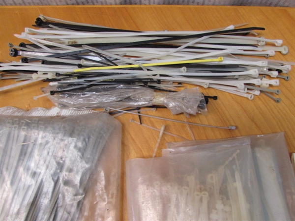A MESS OF HUNDREDS OF PLASTIC CABLE TIES