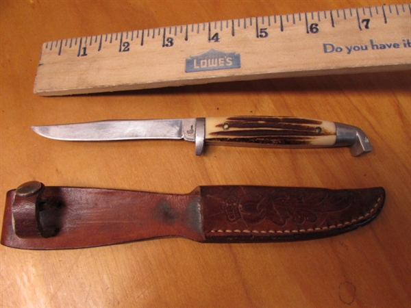 VINTAGE QUEEN'S STEEL KNIFE WITH LEATHER SHEATH