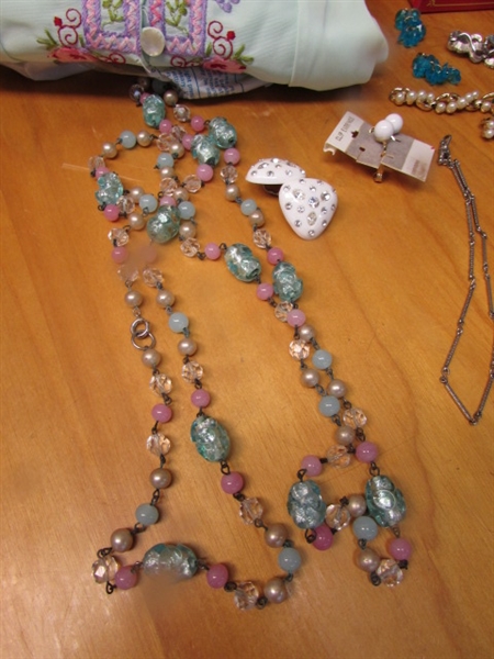 ECLECTIC COLLECTION OF VINTAGE JEWEL, NYLON ROBE & MORE