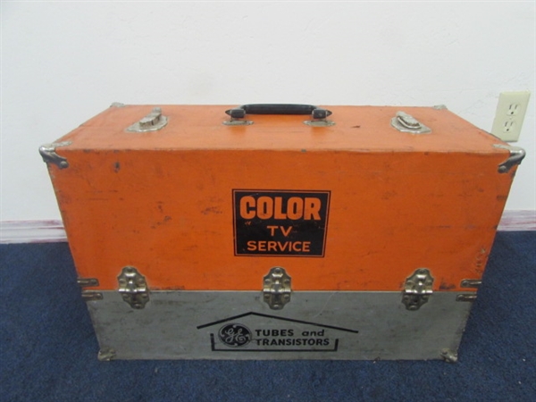 TELEVISION SERVICE CASE WITH LOADS OF VINTAGE TUBES