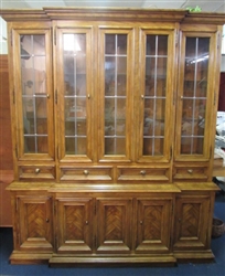 BEAUTIFUL DREXEL HUTCH WITH LEADED GLASS DOORS, FLATWARE DRAWERS & LOWER CABINETS