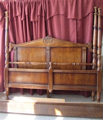 ELEGANT KING SIZE FOUR POSTER BED WITH TURNED & CARVED WOOD DETAILS